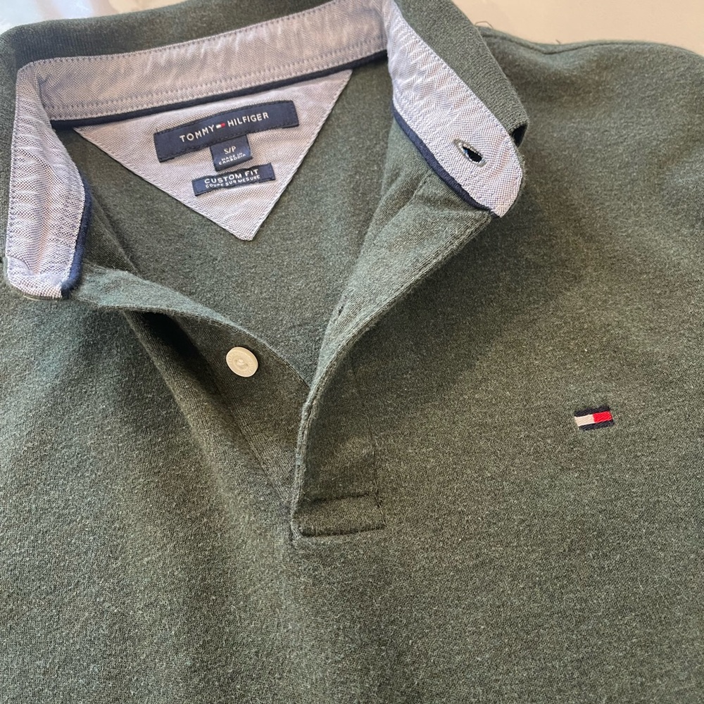 Tommy Hilfiger Polo Shirt - custom fit, barely worn and great color